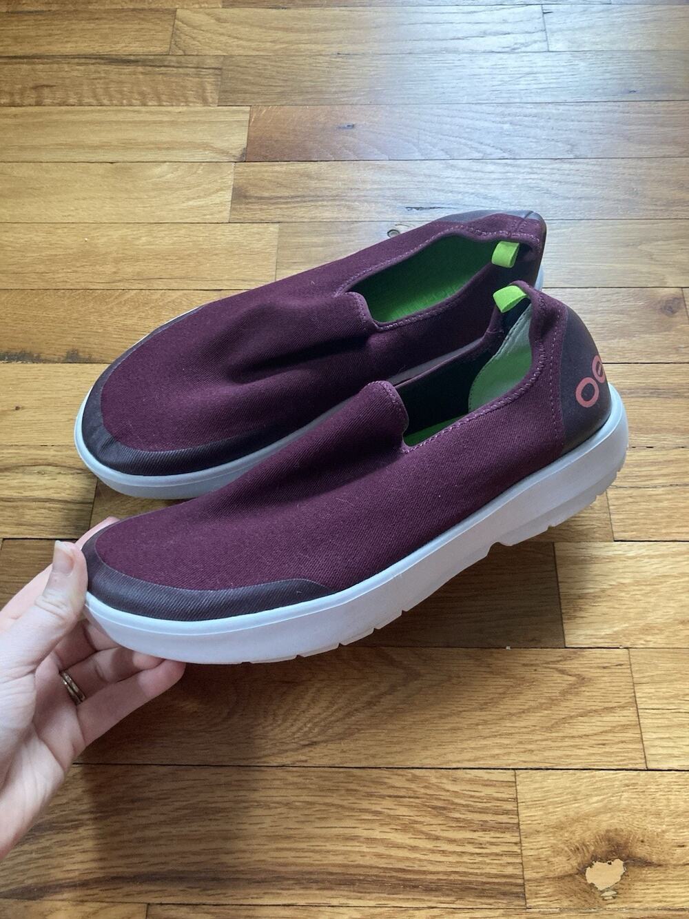 Oofos OOmg EEzee 11 Low Burgundy Casual Walking Comfort Recovery Shoes
